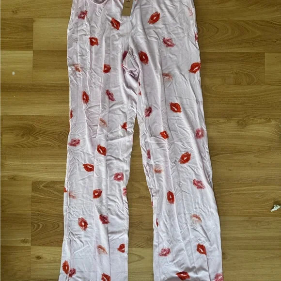 SKIMS Valentines Day 2024 Lip Print Pajama Set size XS - Picture 10 of 12